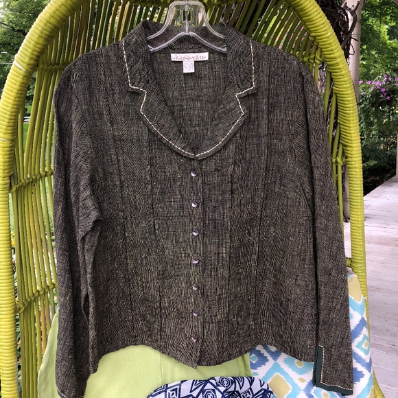 KARAVAN linen pleated boxy fit button top - Picture 4 of 6